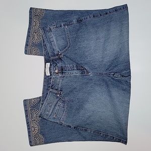 Coldwater Creek Natural Fit Medallion Crop Capri Denim Blue Jean Embroidered 6